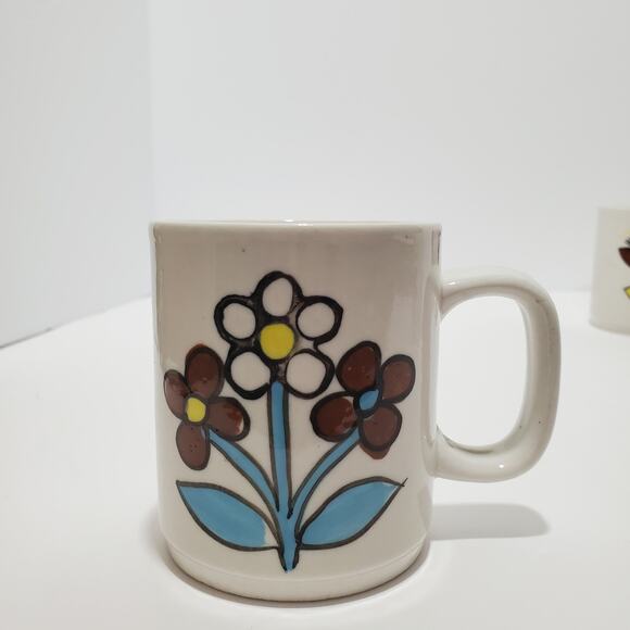 Vtg MCM Floral Stoneware Mugs Blue Brown & Yellow 4oz China 4 Floral Patterns - Picture 14 of 15